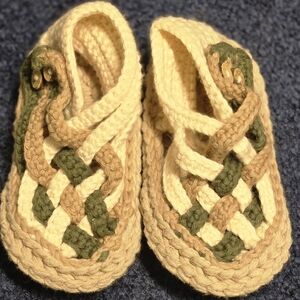 Hawaian Hand Crochet Baby Shoes - Cream and Green. NWOT